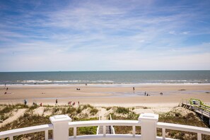 On the beach, sun-loungers - OCEANFRONT / Sleeps 12 / PELICAN WATCH / OCEANFRONT DECK (Isle of Palms)