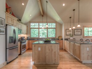 Fridge, microwave, oven, stovetop - Luxe Home in Big Sky Town Center - Walk to Restaurants, Shops & Events (Big Sky)