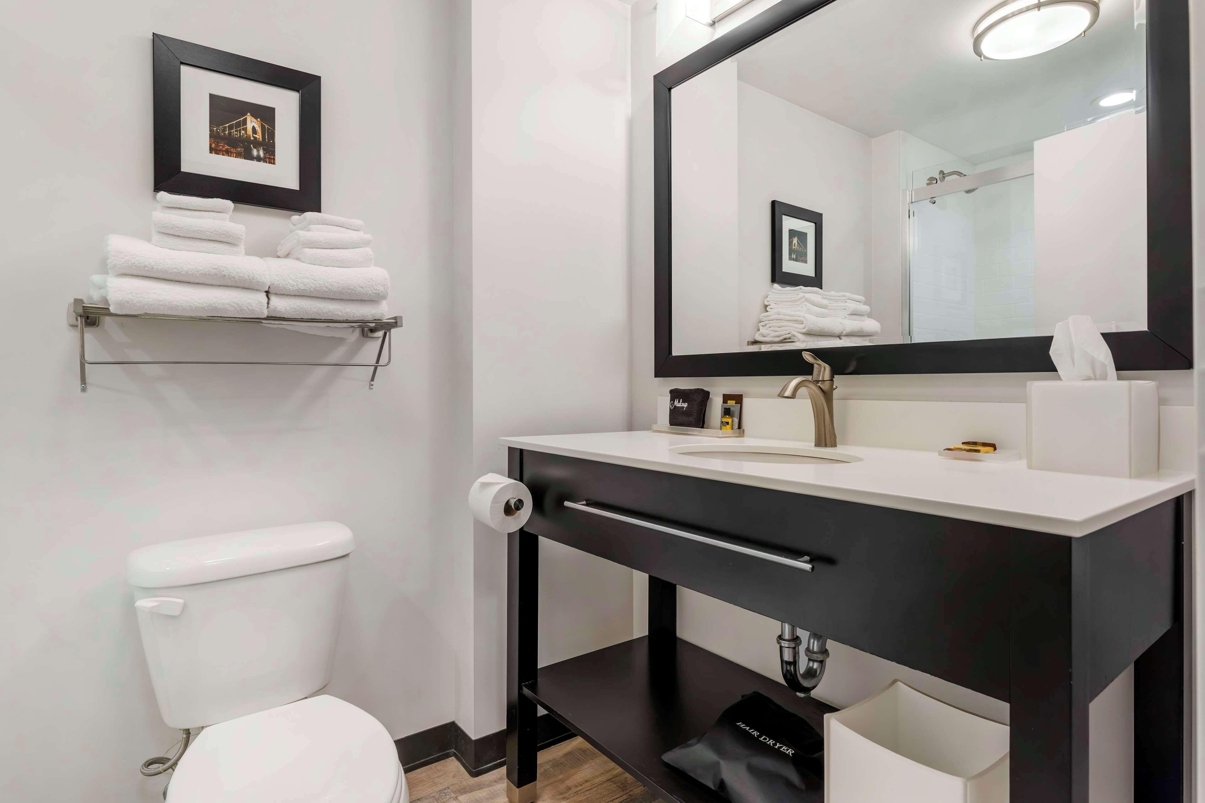 hydromassage showerhead, free toiletries, hair dryer, towels