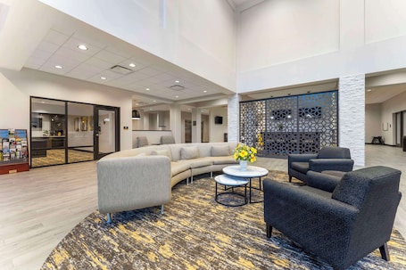 Lobby. Best Western Plus Cranberry-Pittsburgh North