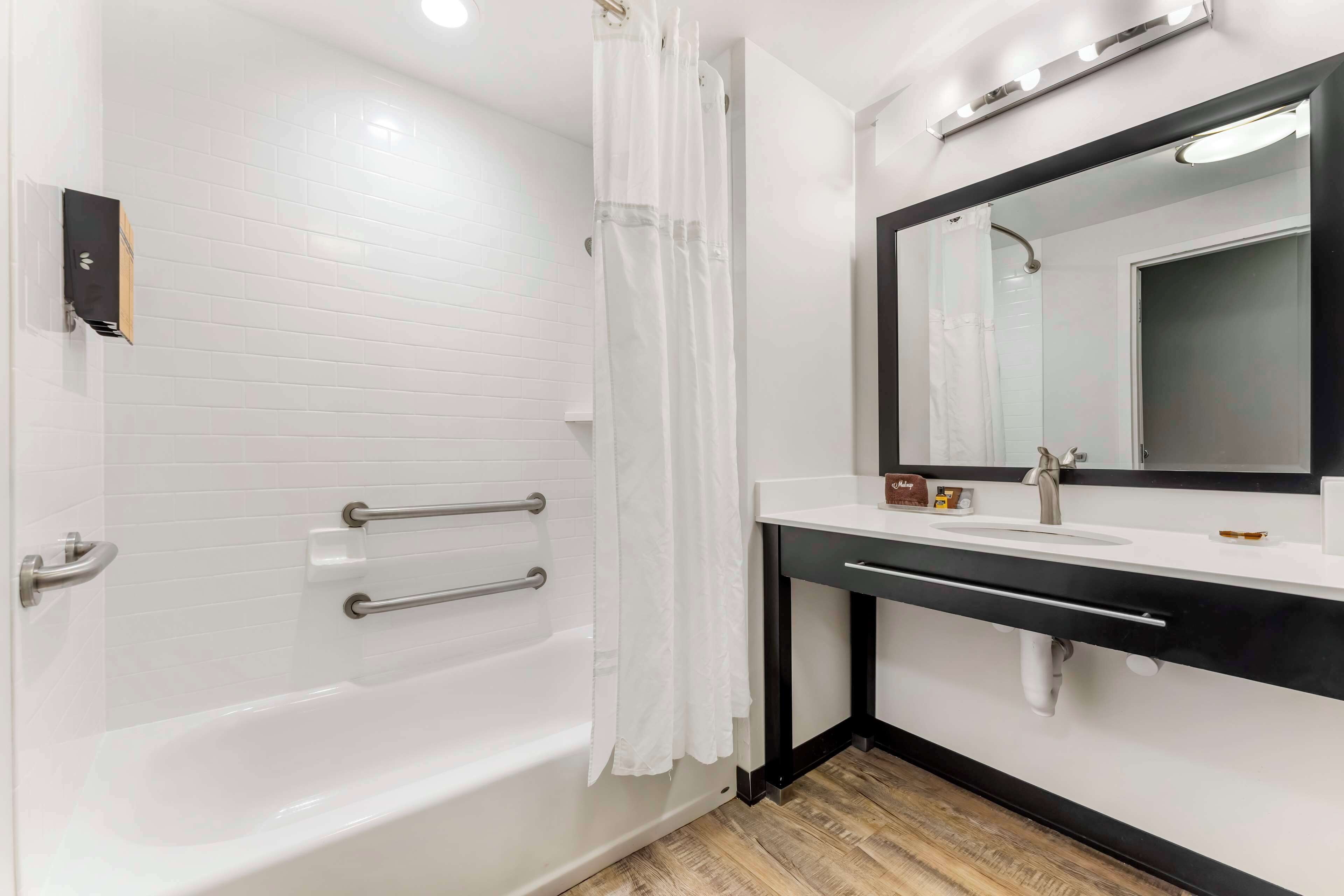 hydromassage showerhead, free toiletries, hair dryer, towels