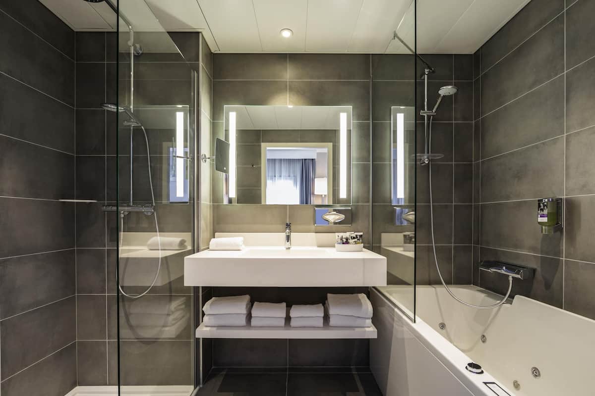 minibar, in-room safe, desk, blackout curtains