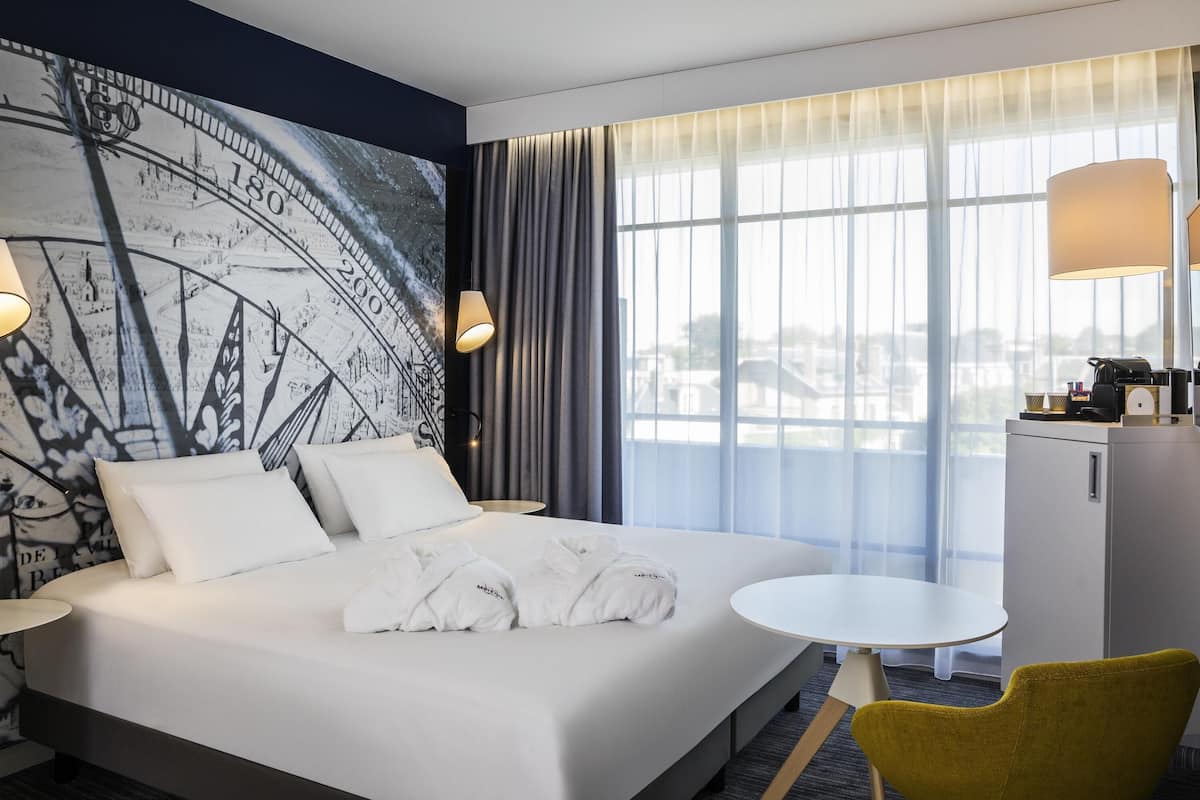 Classic-rum - 1 dubbelsäng med bäddsoffa | Minibar, värdeförvaringsskåp på rummet och skrivbord