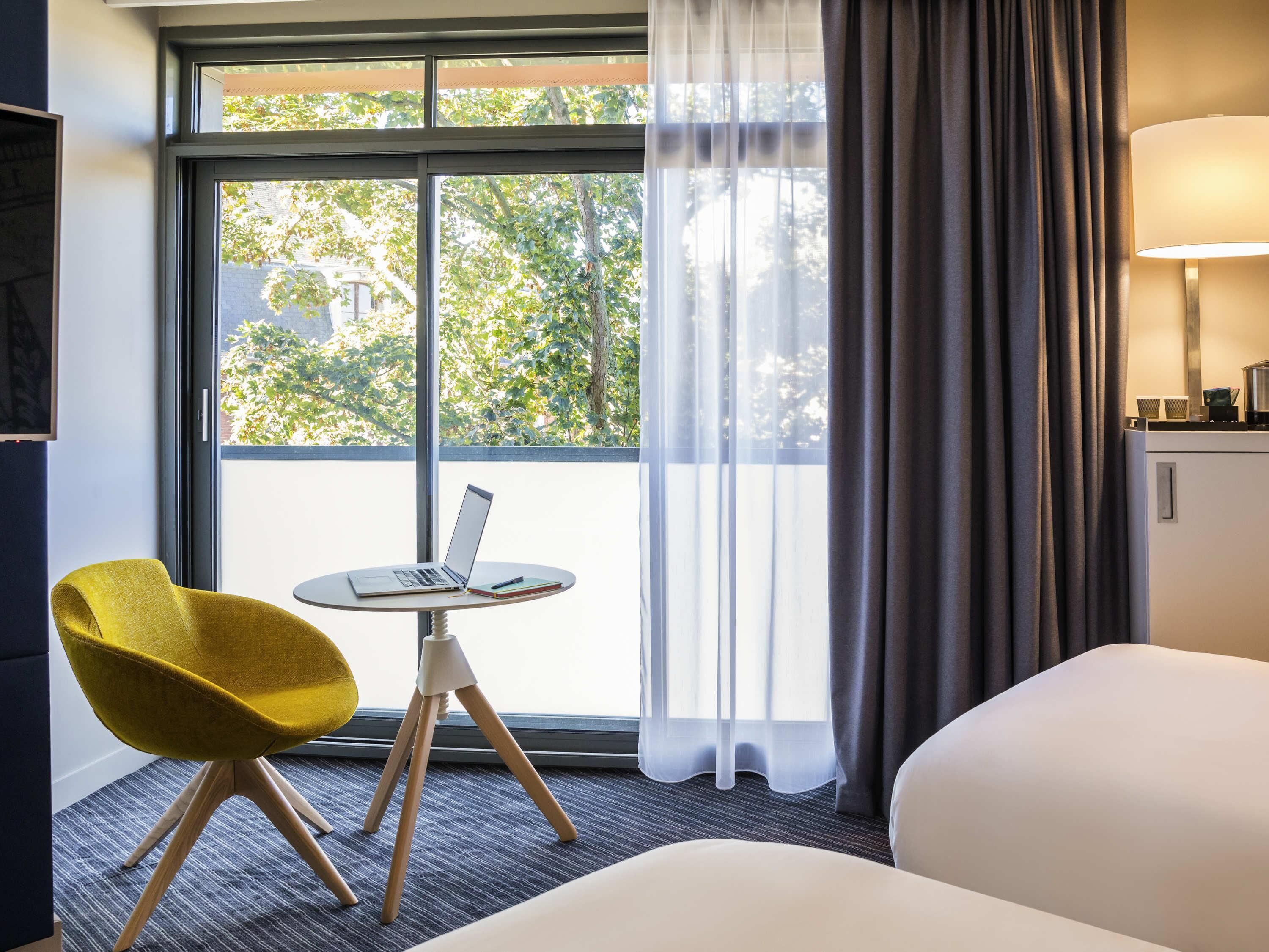 classic twin room, 2 single beds | minibar, in-room safe, desk, blackout curtains