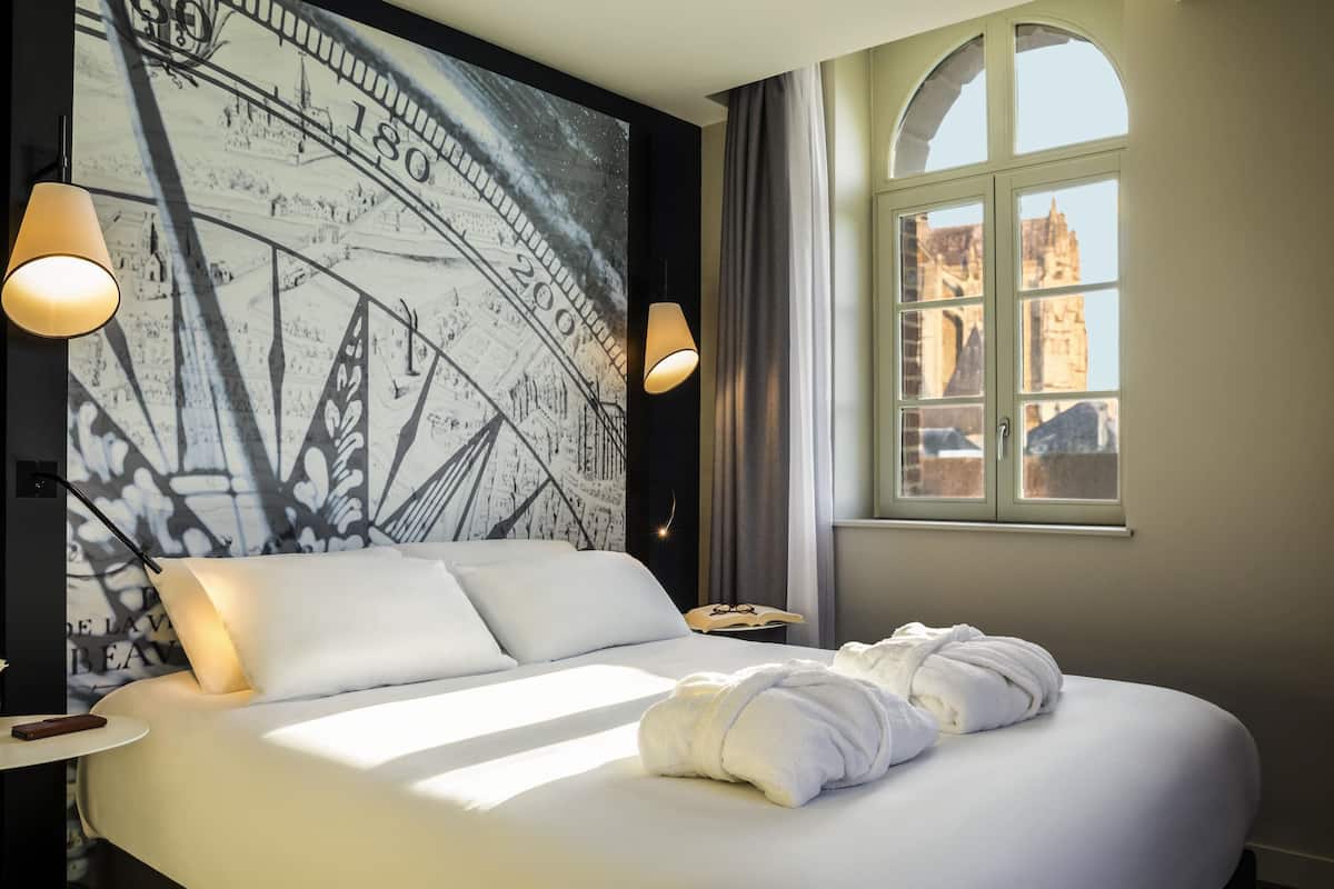 minibar, in-room safe, desk, blackout curtains