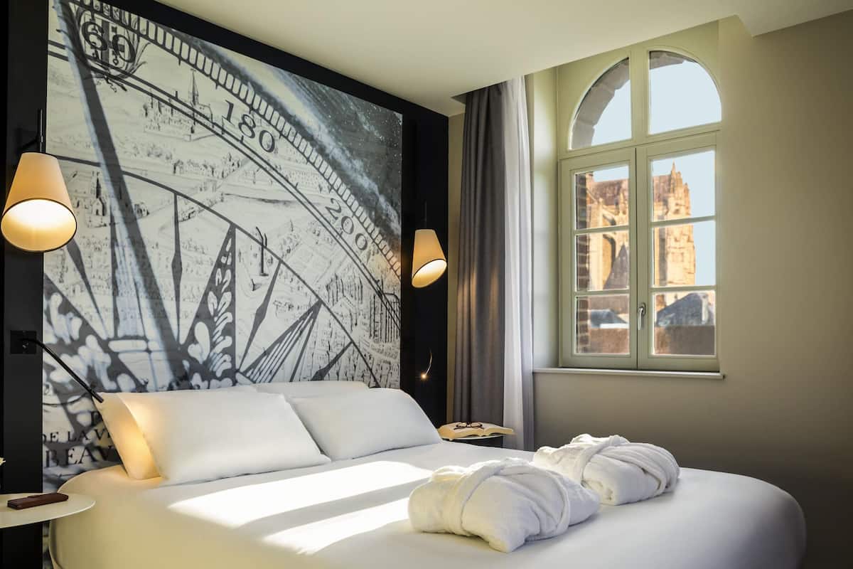 Minibar, in-room safe, desk, blackout curtains