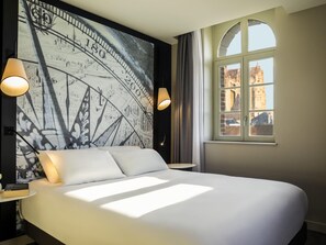 Minibar, in-room safe, desk, blackout curtains - Hôtel Mercure Beauvais Centre Cathédrale (Beauvais)