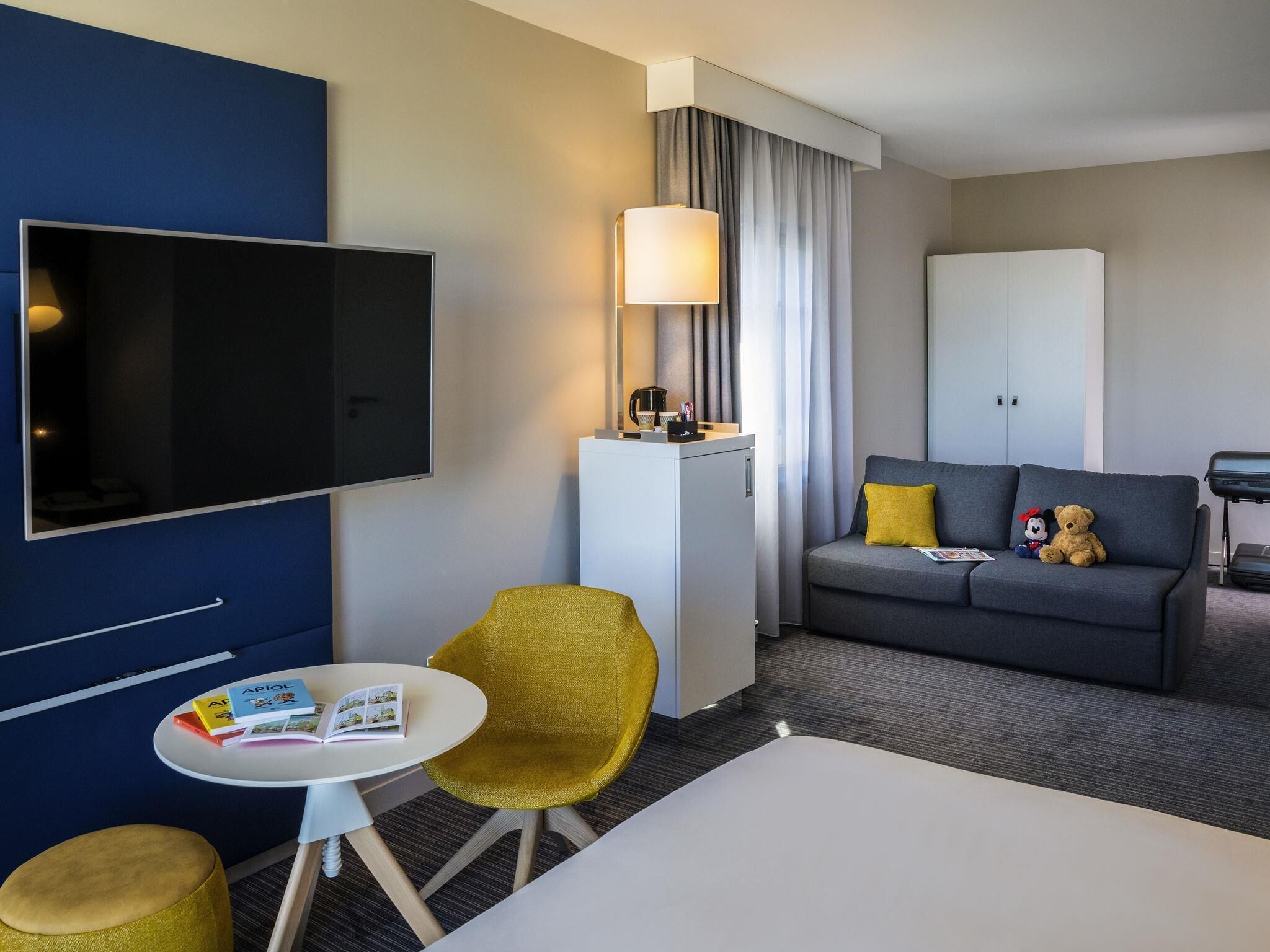 Klassieke kamer, 1 tweepersoonsbed met slaapbank | Een minibar, een kluis op de kamer, een bureau, verduisterende gordijnen