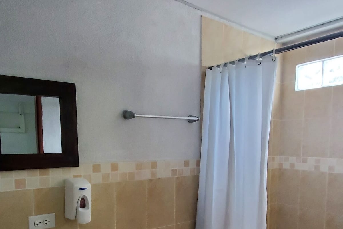 triple room, 3 bedrooms, non smoking | bathroom | shower, rainfall showerhead, free toiletries, towels