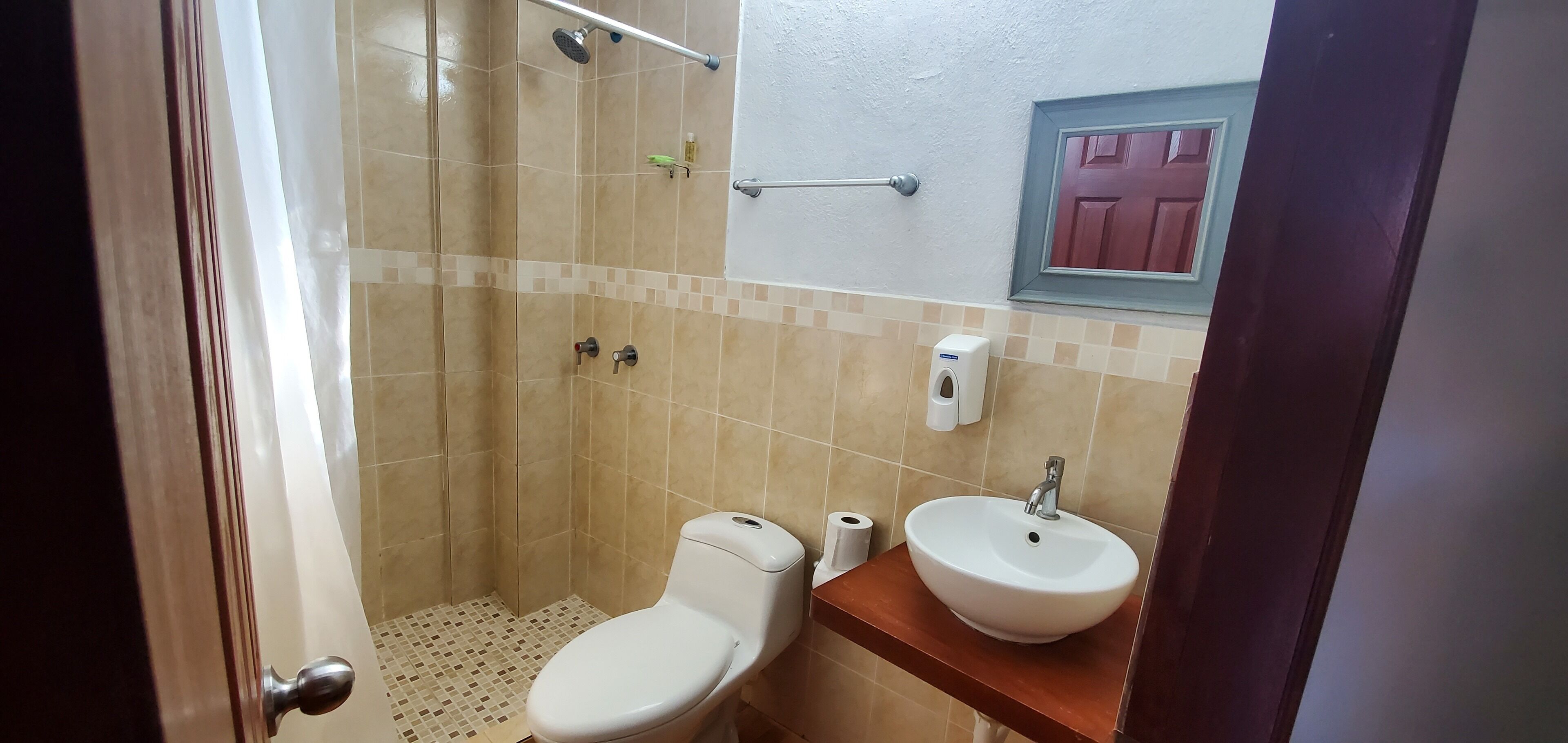 twin room, 1 bedroom, non smoking | bathroom | shower, rainfall showerhead, free toiletries, towels
