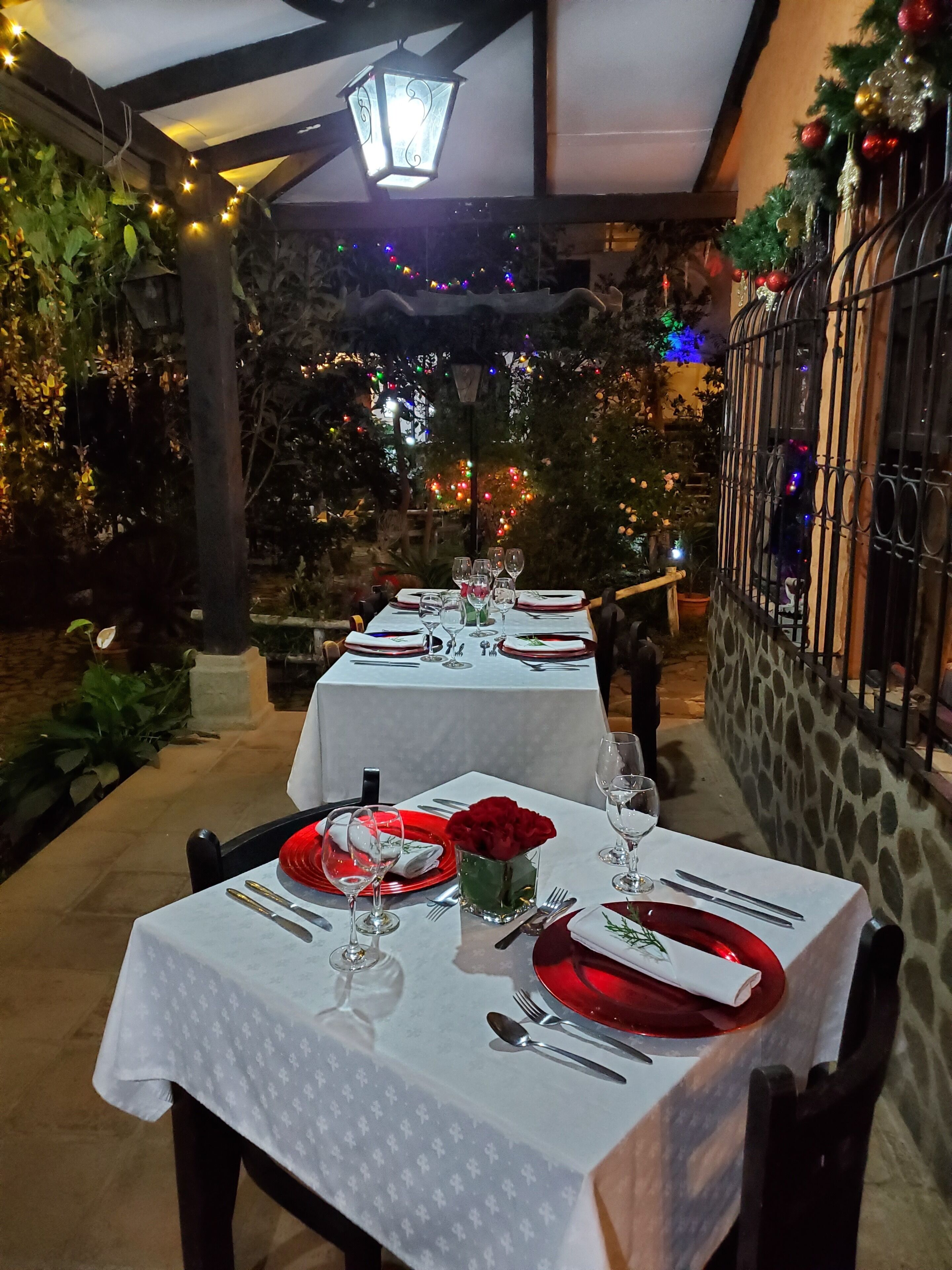 breakfast, lunch and dinner served