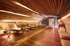 Sauna seca, sauna a vapor, massagens com pedras quentes