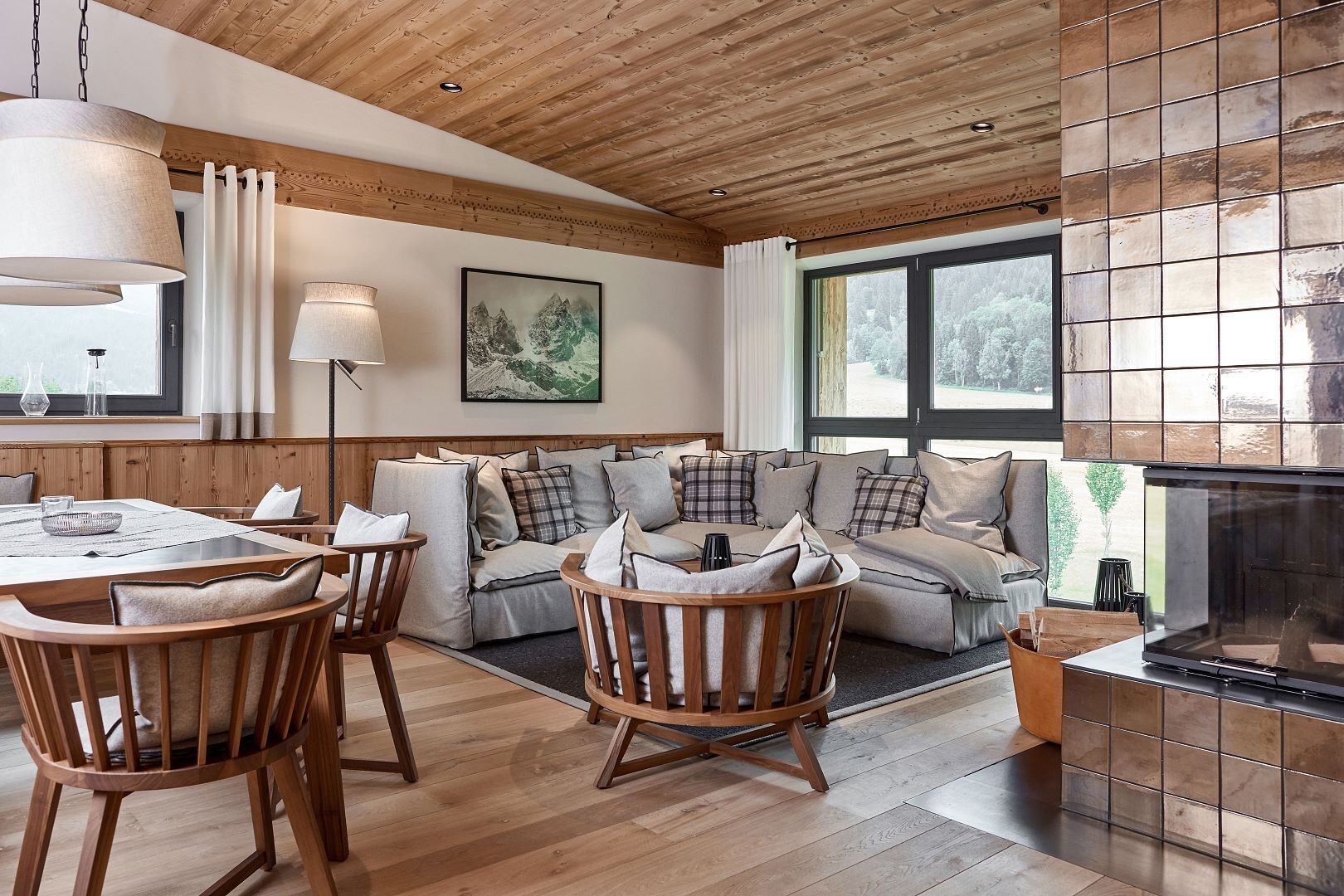 Penthouse (Chalet) | Living area | TV, heated floors