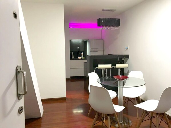 家庭樓中樓客房, 1 張加大雙人床 | 房內用餐