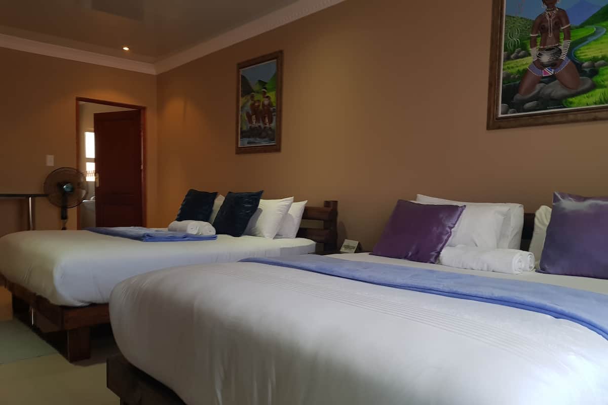 Family Room | 1 bedroom, premium bedding, desk, iron/ironing board