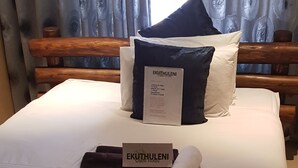 Luxury Double Room | 1 bilik tidur, peralatan tempat tidur premium, meja 