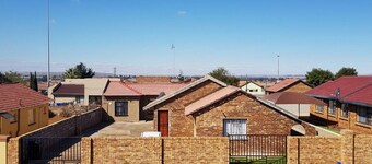 Ekuthuleni Guest house vosloorus