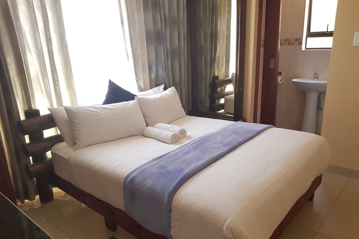 Standard-Doppelzimmer | 1 Schlafzimmer, hochwertige Bettwaren, Schreibtisch