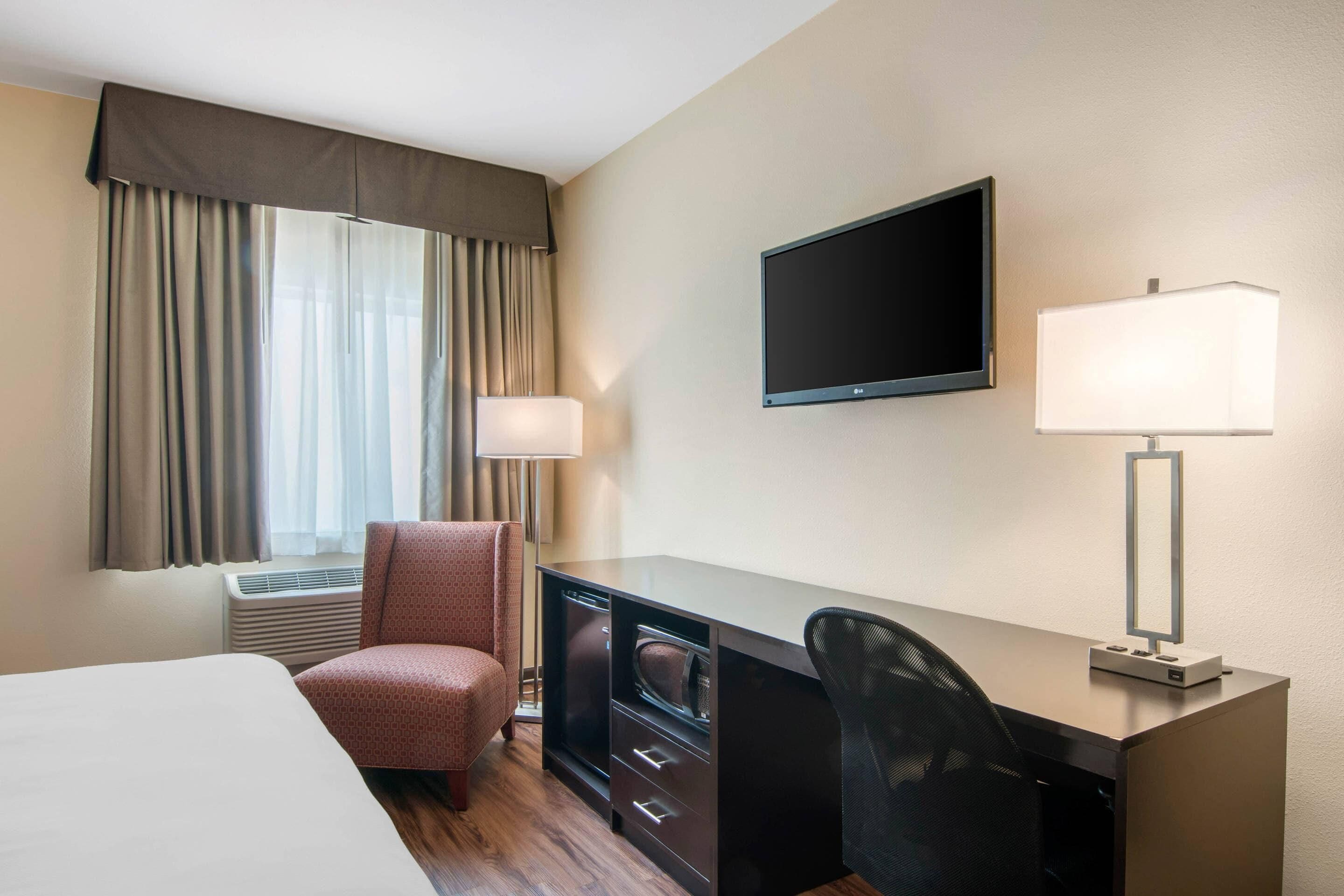 room, 1 king bed, accessible, non smoking | premium bedding, desk, blackout curtains, soundproofing