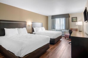 Habitación estándar, 2 camas Queen size, para no fumadores | Ropa de cama de alta calidad, escritorio y cortinas blackout 