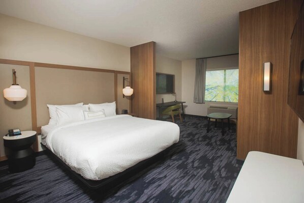 A hotel room with a large bed, a desk, a chair, and a TV. - Fairfield Inn & Suites Philadelphia Broomall/Newtown Square (Broomall)