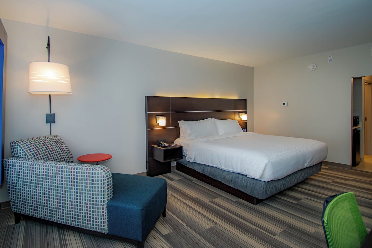 스탠다드룸, 킹사이즈침대 1개 | 객실 내 금고, 책상, 노트북 작업 공간, 다리미/다리미판