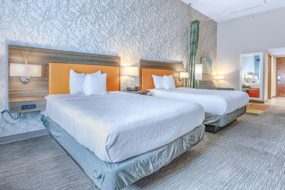 egyptian cotton sheets, hypo-allergenic bedding, desk, blackout curtains
