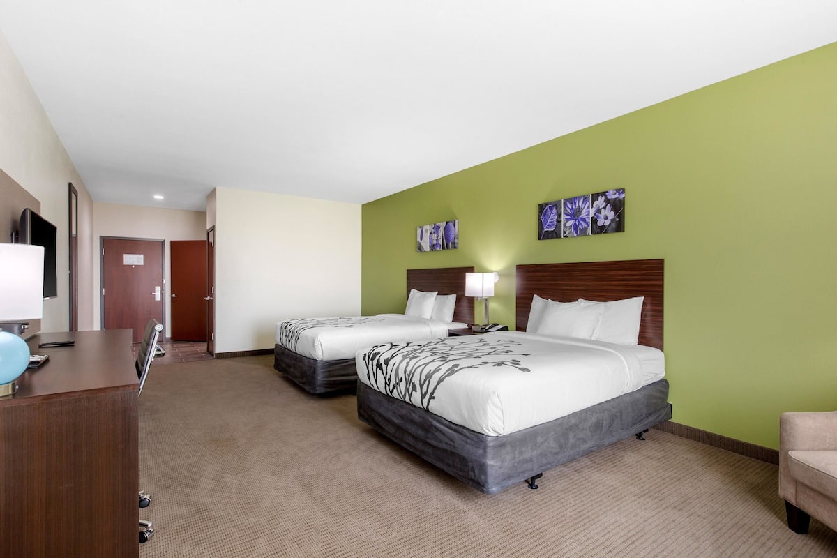 Premium bedding, desk, bed sheets