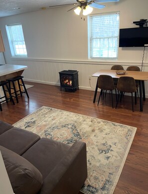 Een smart-tv en een dvd-speler