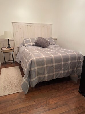 2 slaapkamers, een strijkplank/strijkijzer, gratis wifi, beddengoed