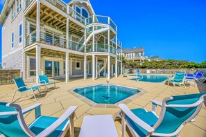 Piscina a l'aire lliure i piscina climatitzada 