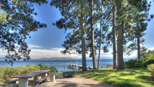 A picnic area with benches and a view of the sea. - Willow by Hauserman Rentals (Tahoe City)