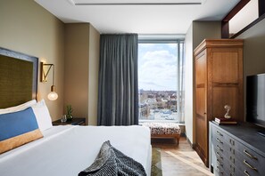 In-room safe, desk, iron/ironing board, free WiFi - Hotel Zachary Chicago, a Tribute Portfolio Hotel (Chicago)