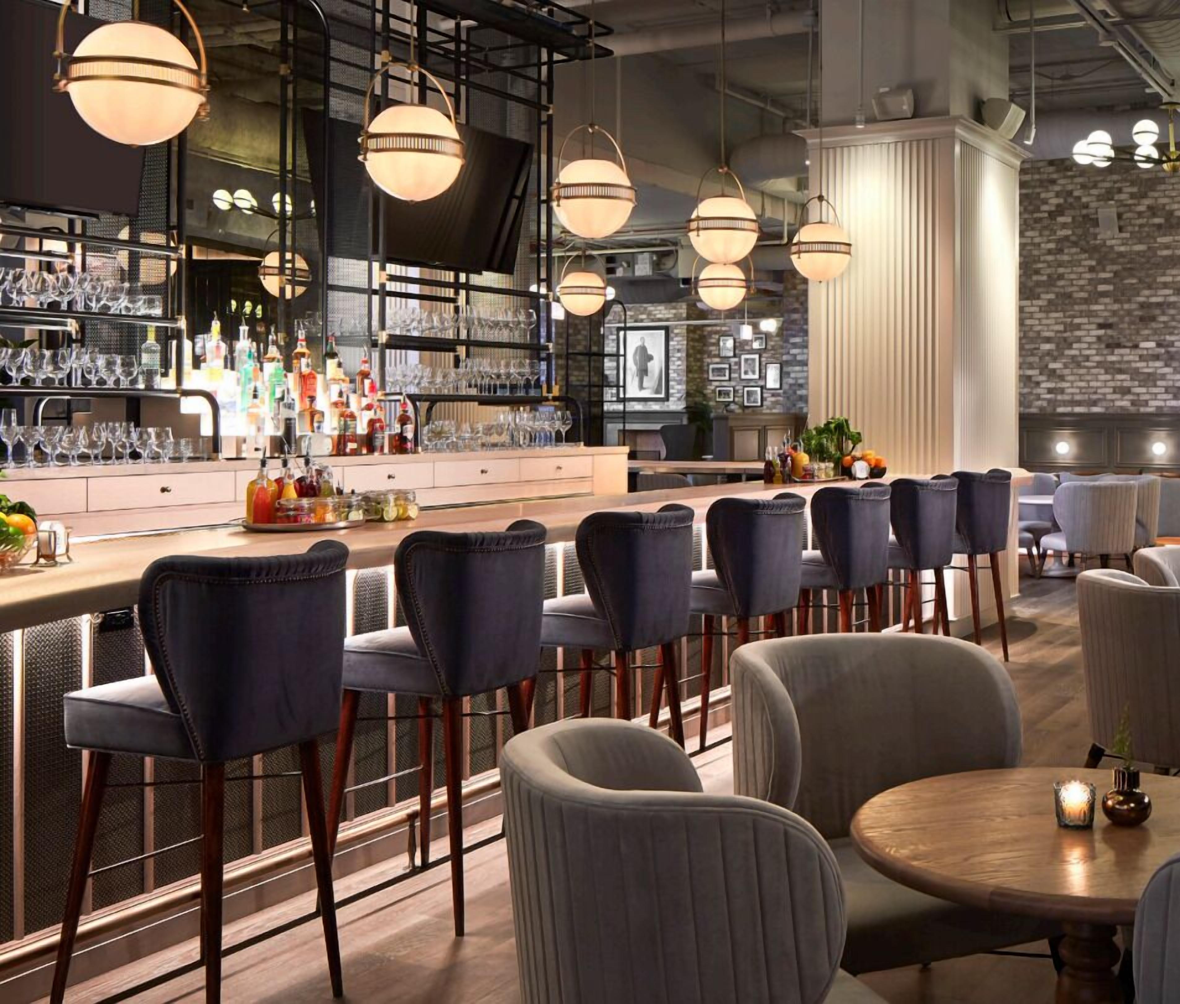 Phục vụ bữa sáng 