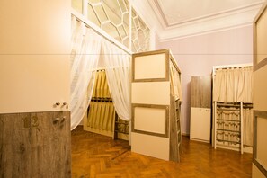 One Bed in 12-Bed Mixed Dormitory | Desk, soundproofing, iron/ironing board, free WiFi - Khamsa Hostel (Baku)