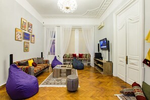 Interior - Khamsa Hostel (Baku)