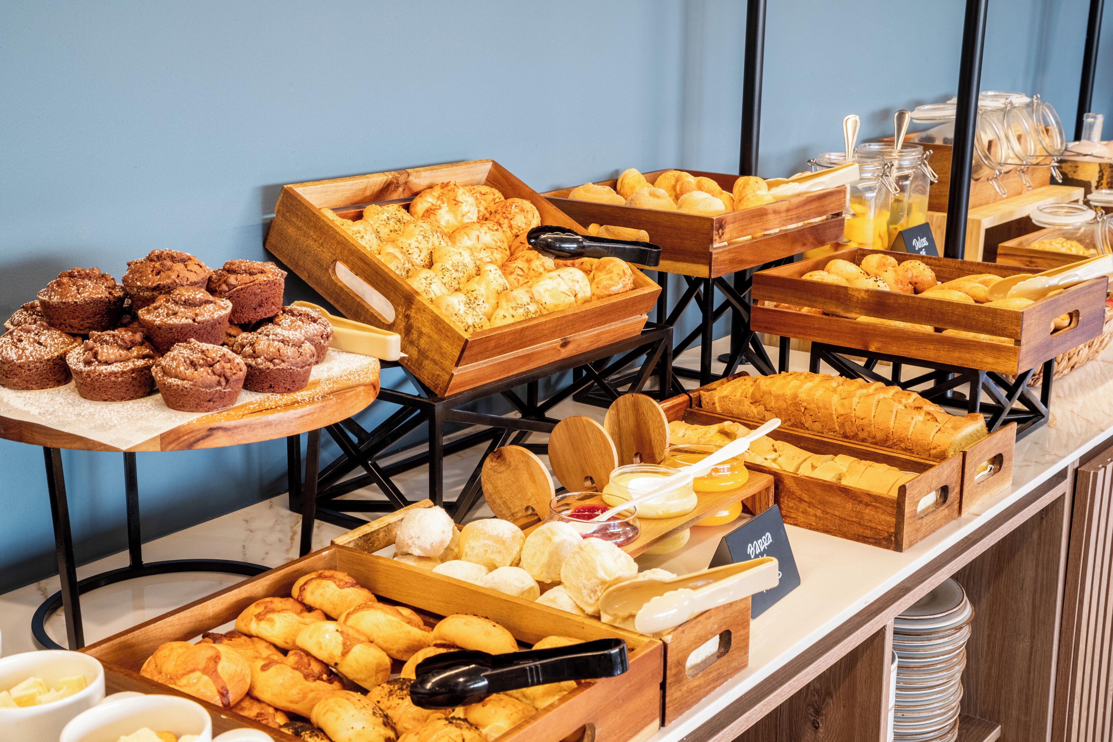 free daily full breakfast