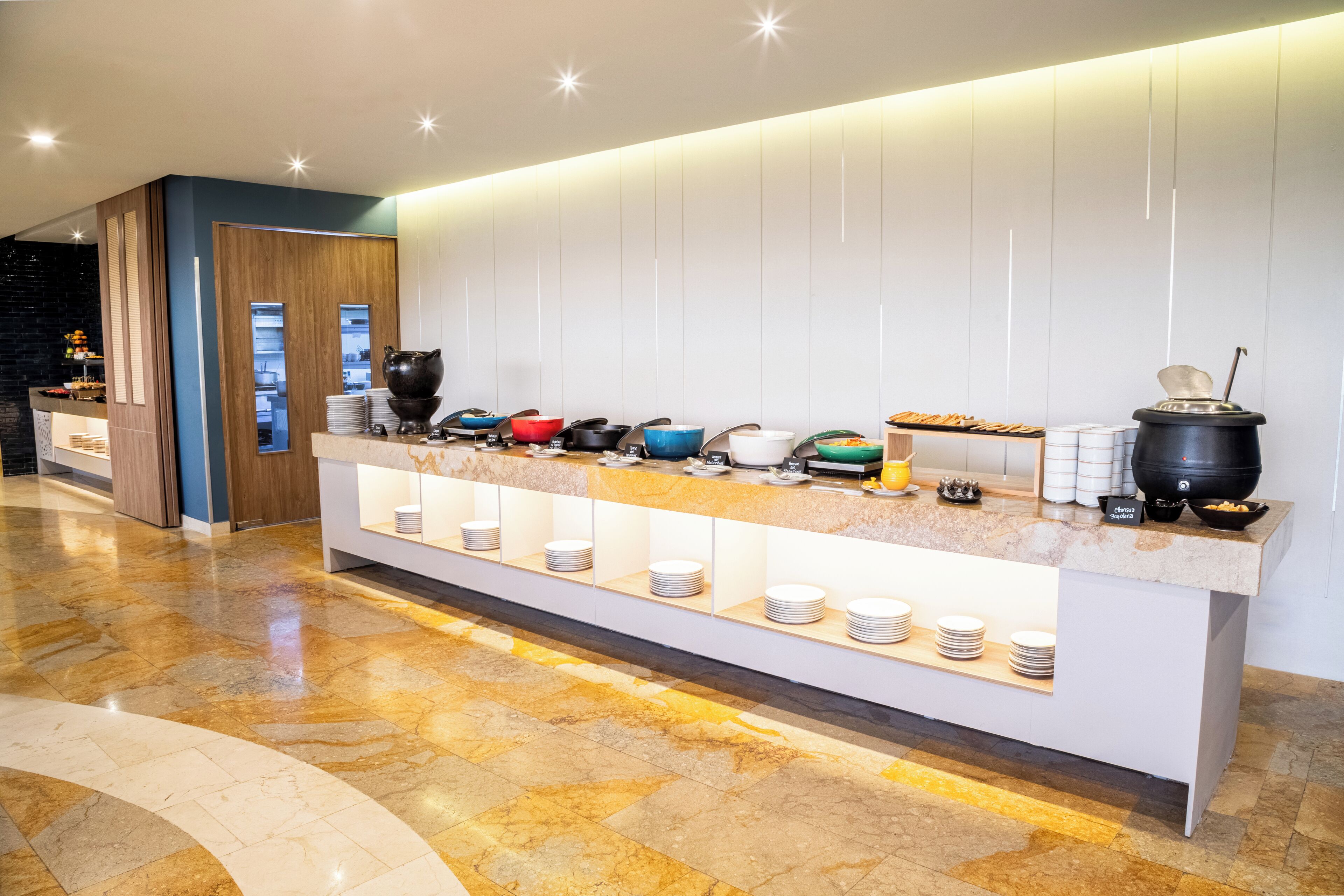 free daily full breakfast