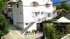 Building design - Vila Gerbera (Sutomore)