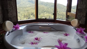 Chalet Bulan Madu, hot tub | Bathtub spa pribadi