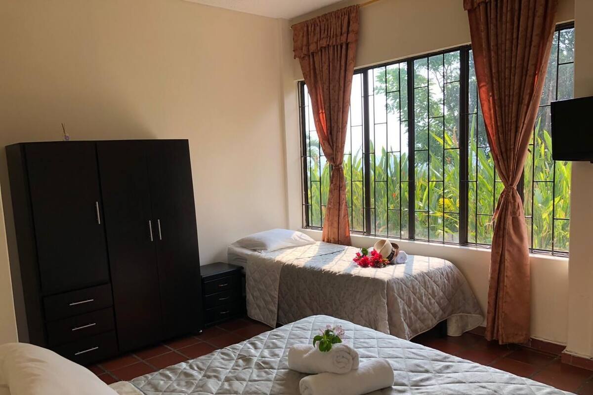 Triple Room | Desk, free WiFi