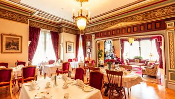 Free daily full breakfast