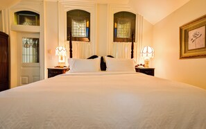 1 chambre, décoration personnalisée, ameublement personnalisé, bureau