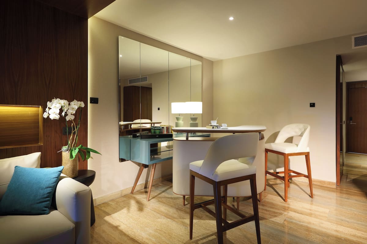 Articles de minibar gratuits, coffre-fort, bureau
