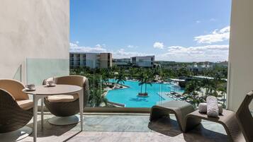 Junior Suite Poolside | Free minibar, in-room safe, desk, blackout drapes