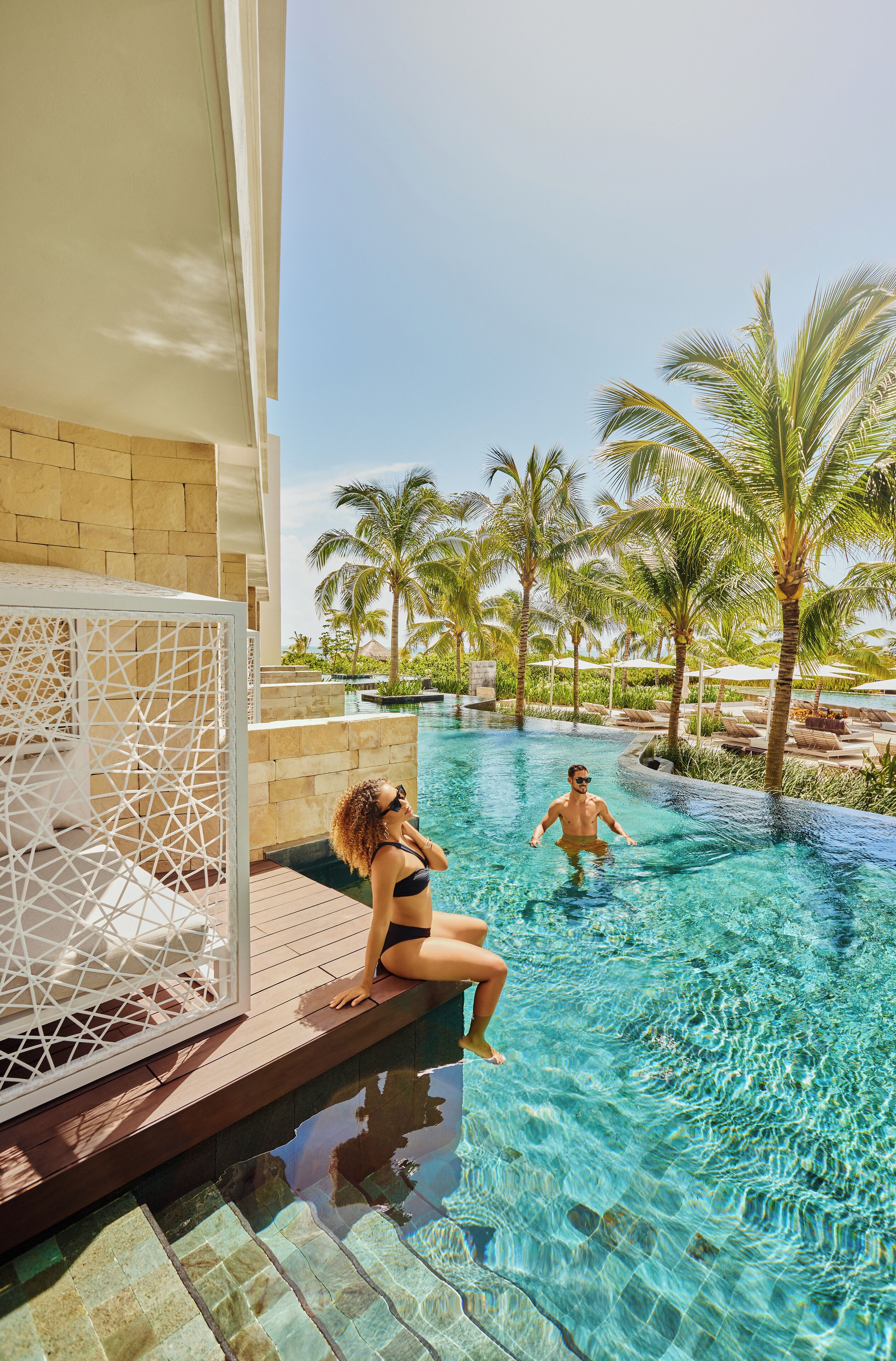 Junior Suite Swim Up Beachside | 1 Schlafzimmer, hochwertige Bettwaren, Betten mit Memory-Foam-Matratzen