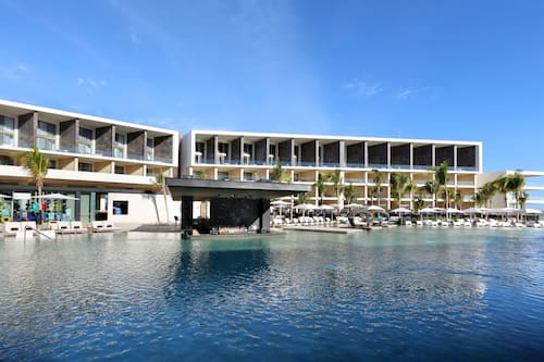 3 outdoor pools, open 8 AM to 8 PM, pool cabanas (surcharge)