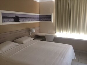 Minibar, Schreibtisch, Verdunkelungsvorhänge, kostenloses WLAN