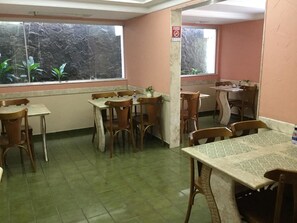 Tägliches inbegriffenes Frühstücksbuffet