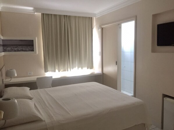 Minibar, desk, blackout curtains, free WiFi - Hotel Porto Grande (Maceió)